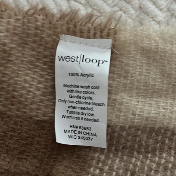 West loop women’s plaid poncho shawl scarf,  toggle closure nwt - Picture 6 of 10